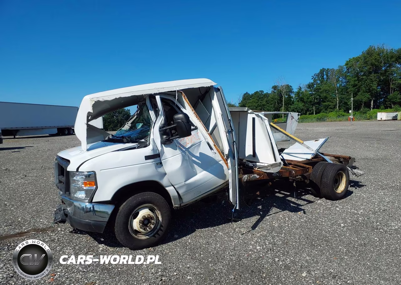 2019 Ford E-350 Cutaway VIN:1FDWE3F66KDC02082 - 11