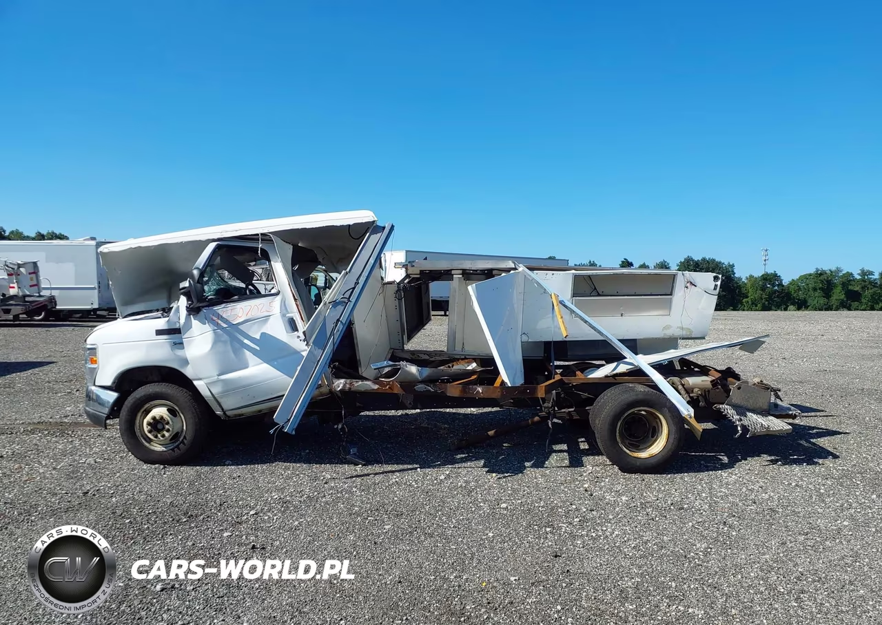 2019 Ford E-350 Cutaway VIN:1FDWE3F66KDC02082 - 14