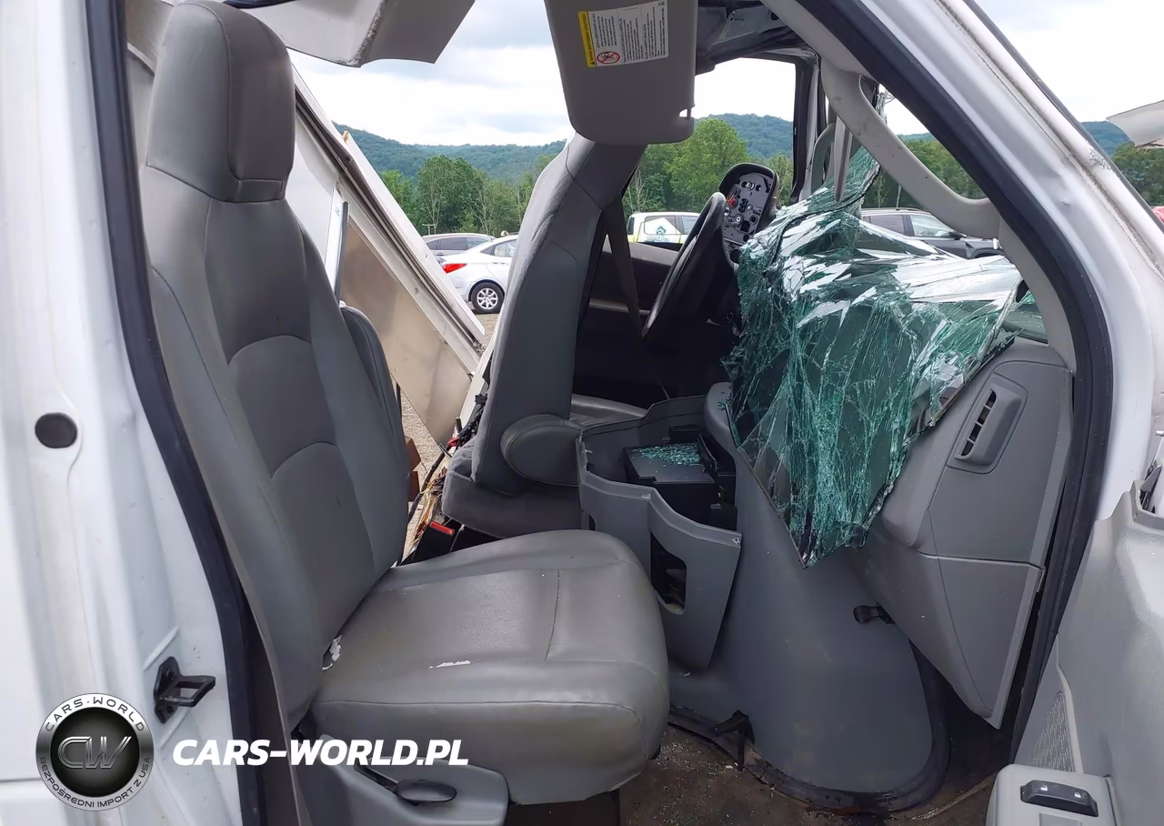 2019 Ford E-350 Cutaway VIN:1FDWE3F66KDC02082 - 7