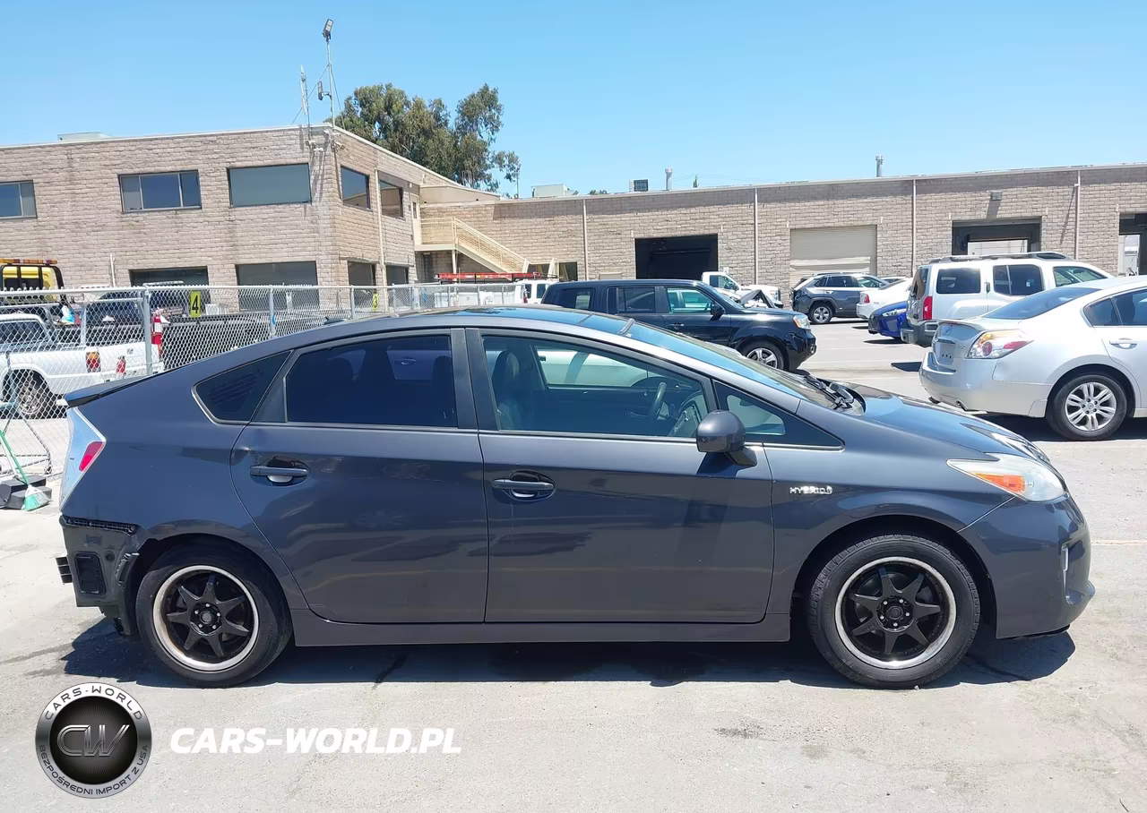 2014 Toyota Prius Three VIN:JTDKN3DUXE1736728 - 13