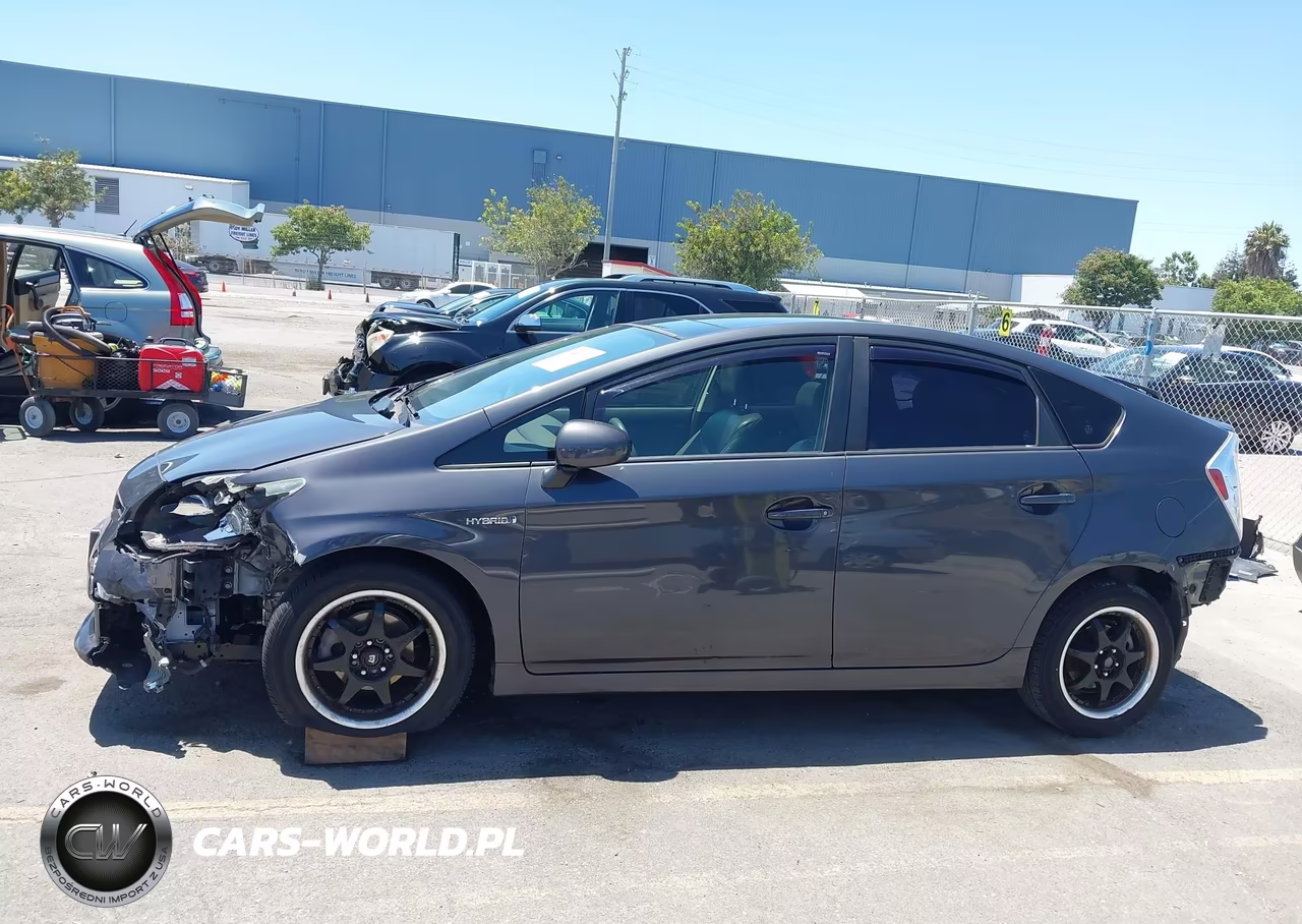 2014 Toyota Prius Three VIN:JTDKN3DUXE1736728 - 14