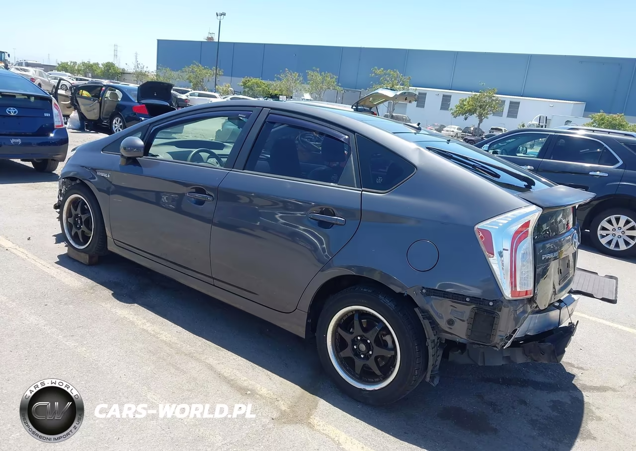 2014 Toyota Prius Three VIN:JTDKN3DUXE1736728 - 3