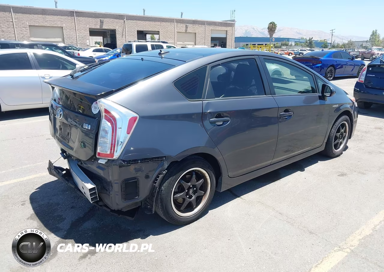 2014 Toyota Prius Three VIN:JTDKN3DUXE1736728 - 4