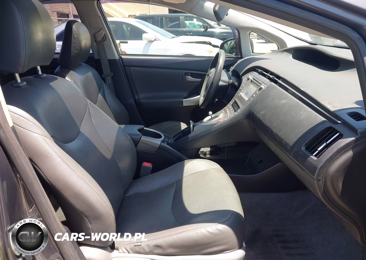 2014 Toyota Prius Three VIN:JTDKN3DUXE1736728 - 5
