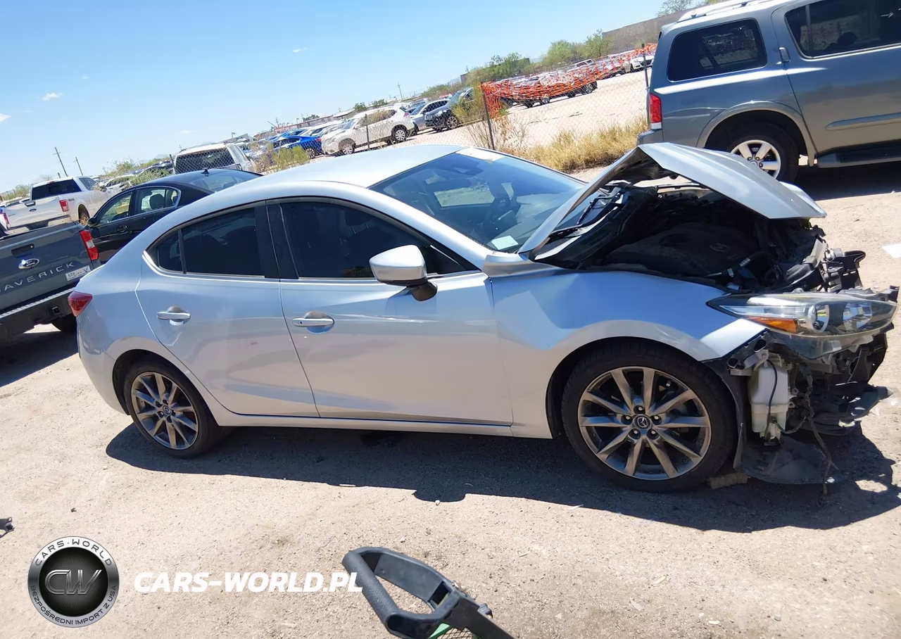 2018 Mazda Mazda3 Touring VIN:3MZBN1V36JM189056 - 13
