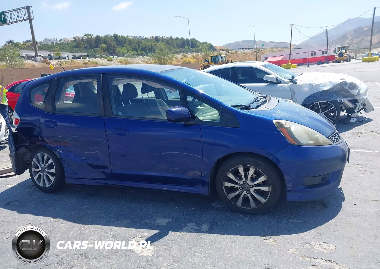 2012 Honda Fit Sport VIN:JHMGE8H59CC017315 - 13
