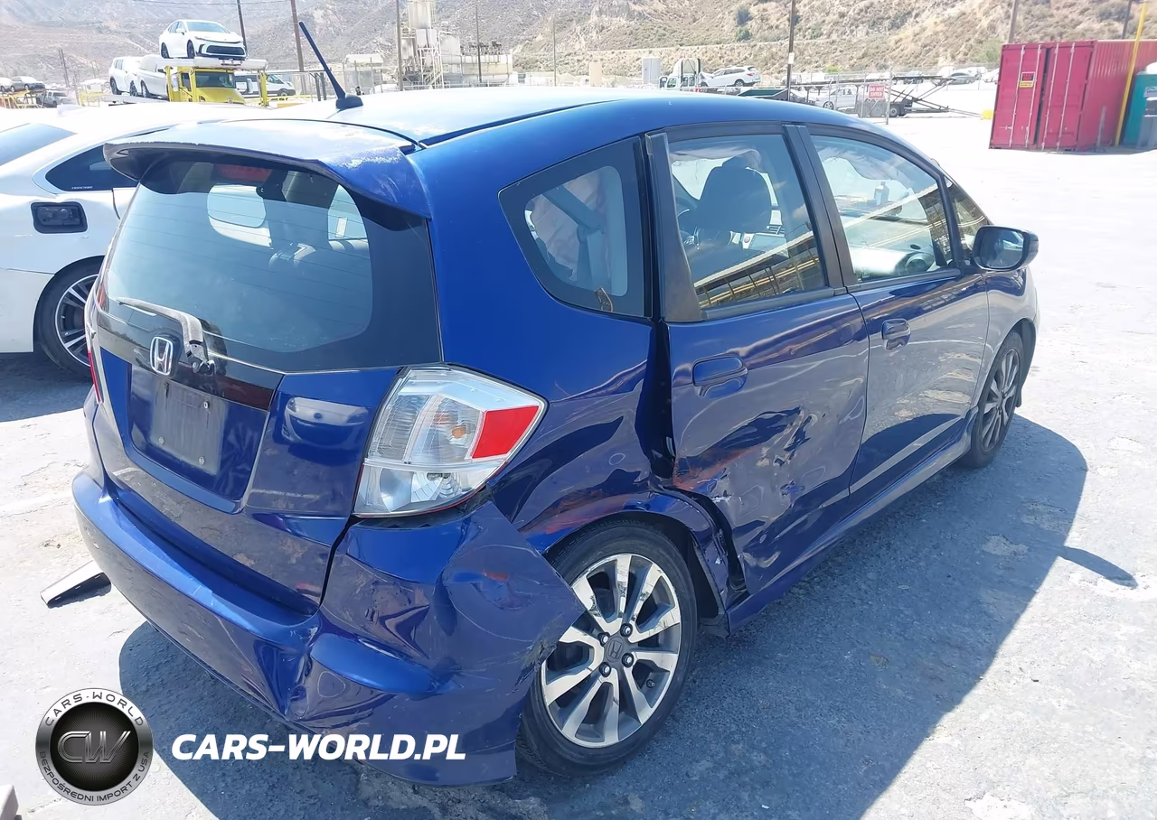 2012 Honda Fit Sport VIN:JHMGE8H59CC017315 - 4