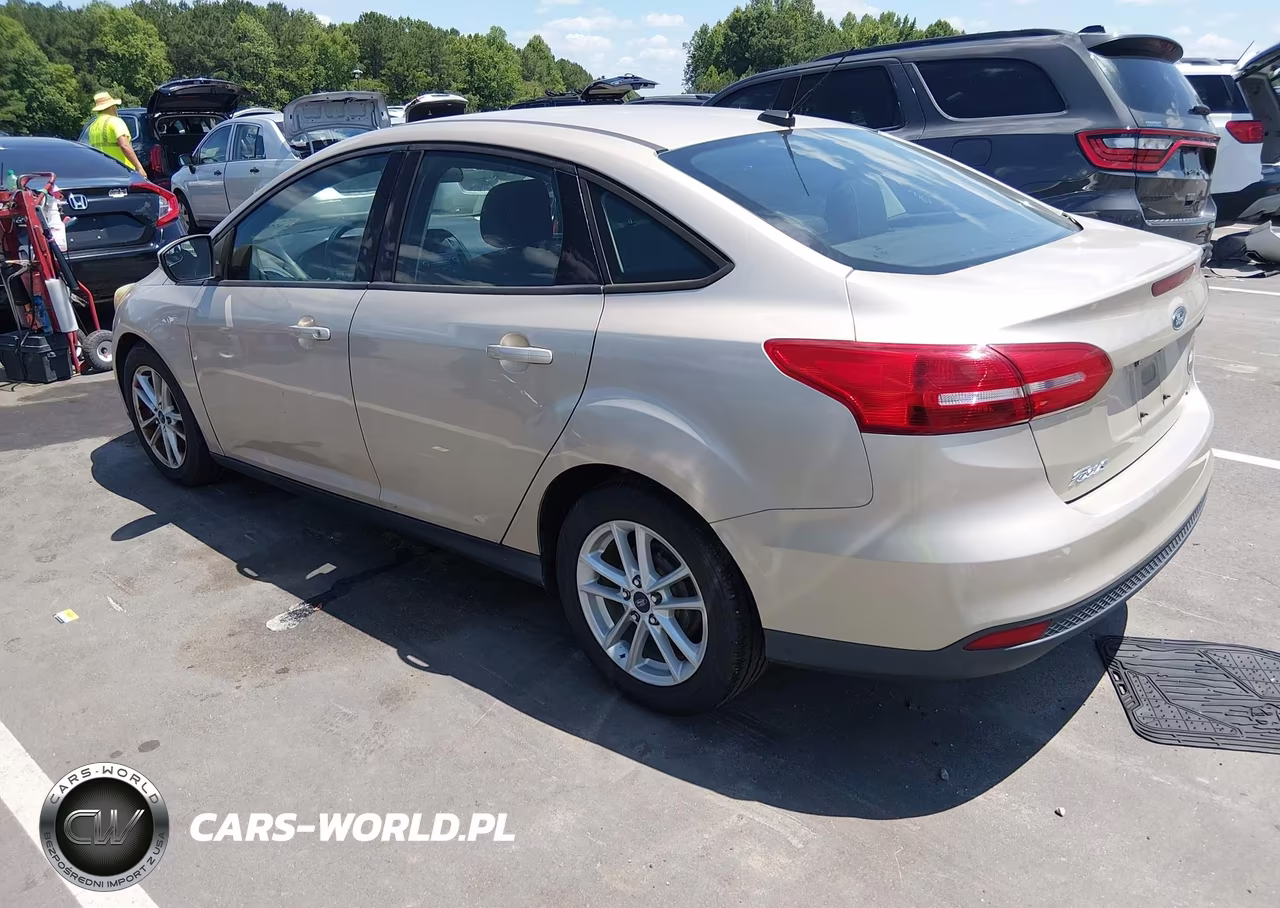 2017 Ford Focus Se VIN:1FADP3F22HL201826 - 3