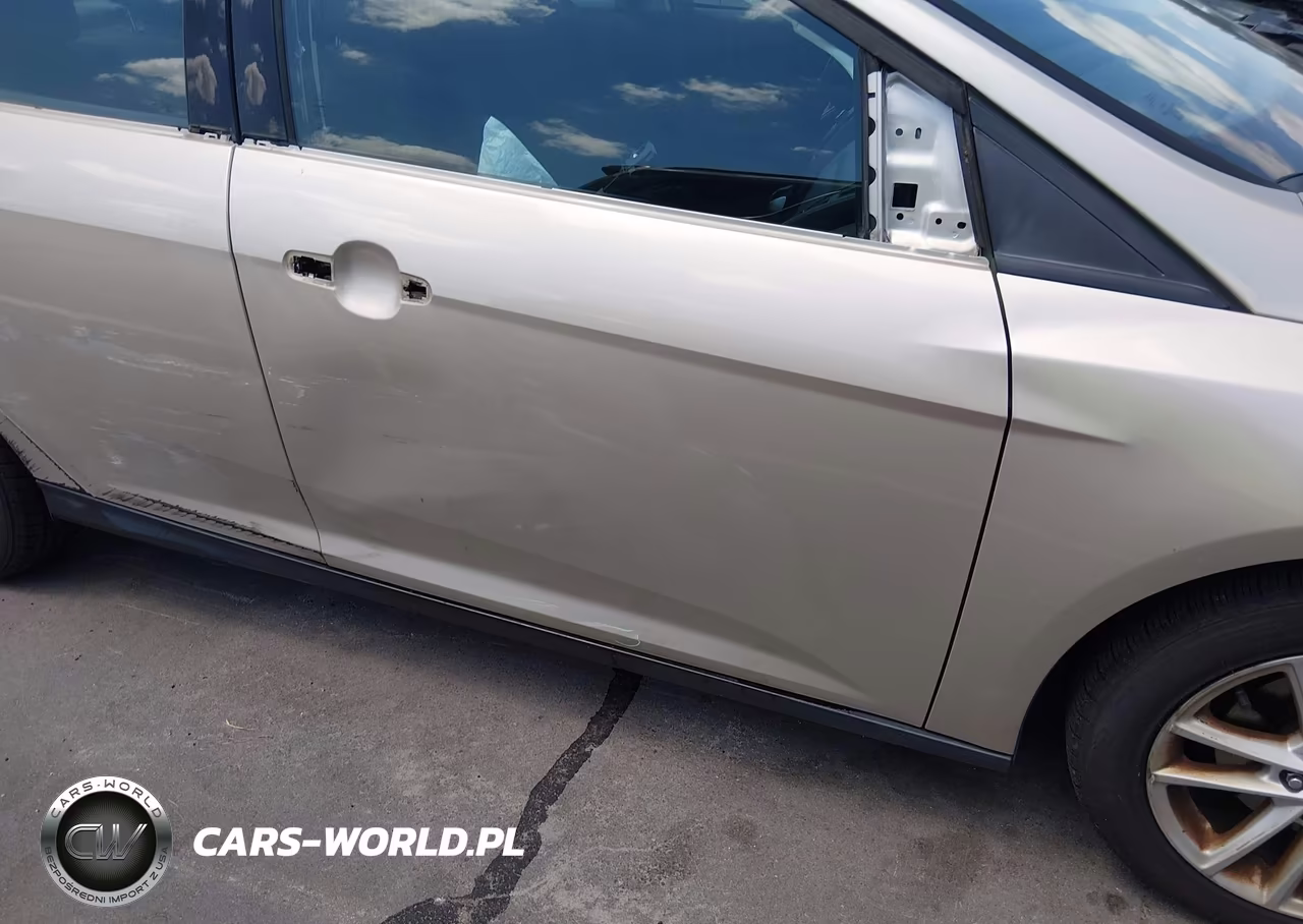 2017 Ford Focus Se VIN:1FADP3F22HL201826 - 6