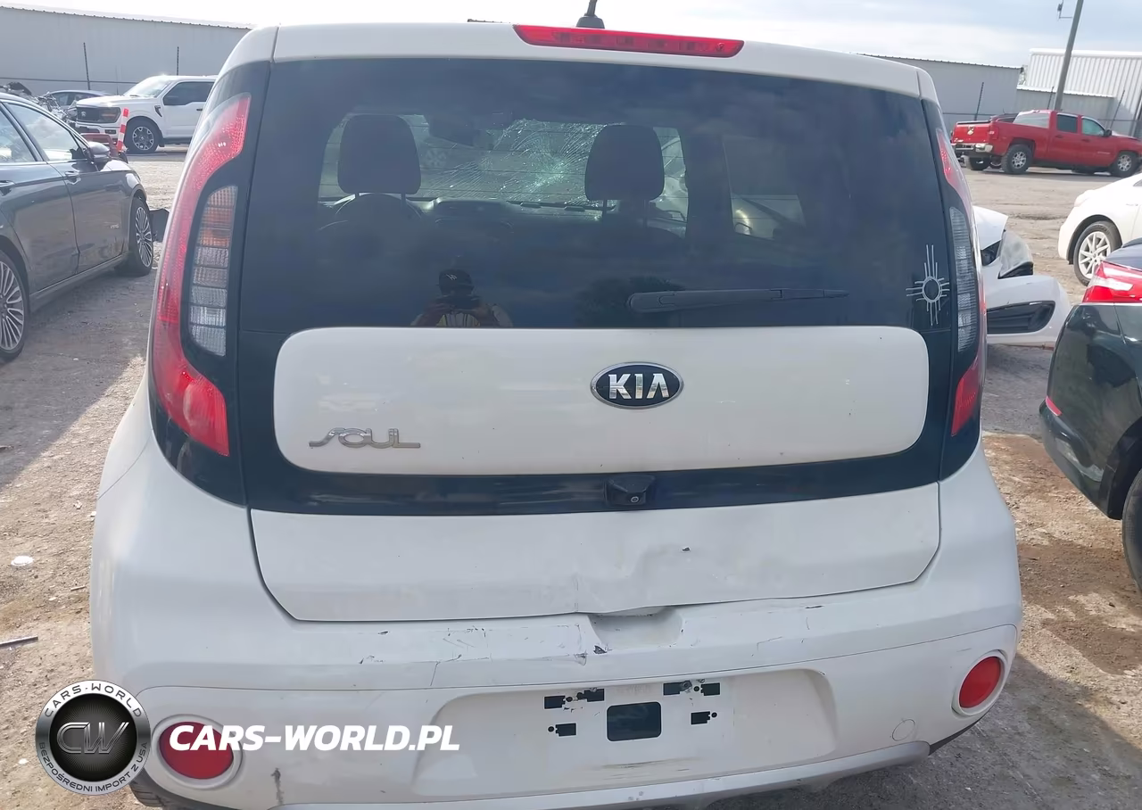 2018 Kia Soul + VIN:KNDJP3A55J7901868 - 17