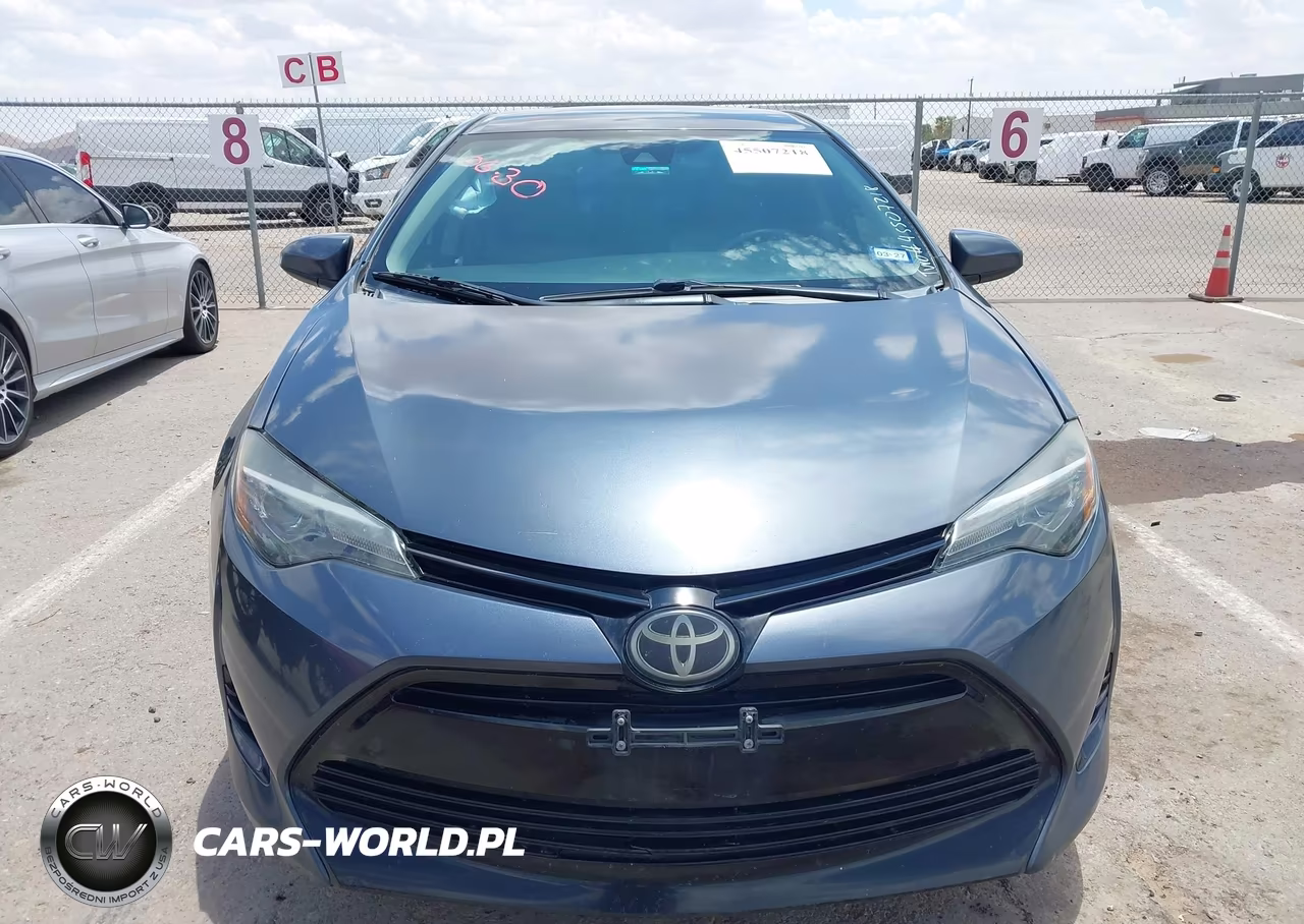 2018 Toyota Corolla Le VIN:5YFBURHE6JP834623 - 12