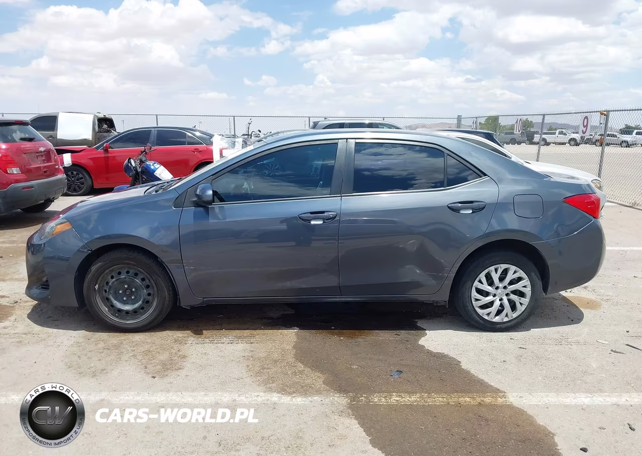 2018 Toyota Corolla Le VIN:5YFBURHE6JP834623 - 14