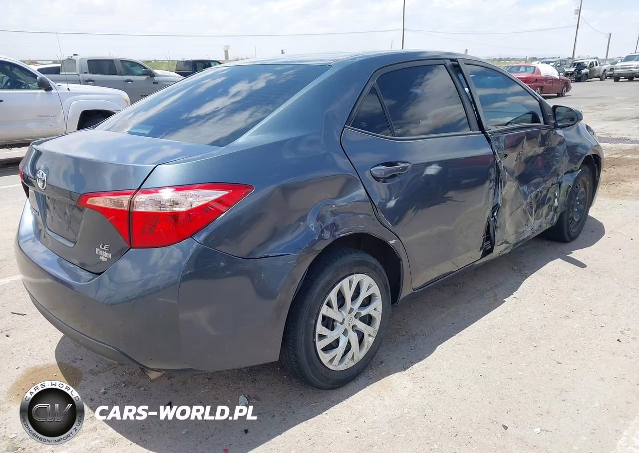 2018 Toyota Corolla Le VIN:5YFBURHE6JP834623 - 4