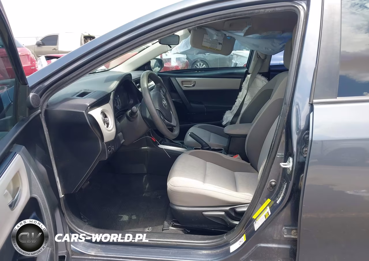 2018 Toyota Corolla Le VIN:5YFBURHE6JP834623 - 5