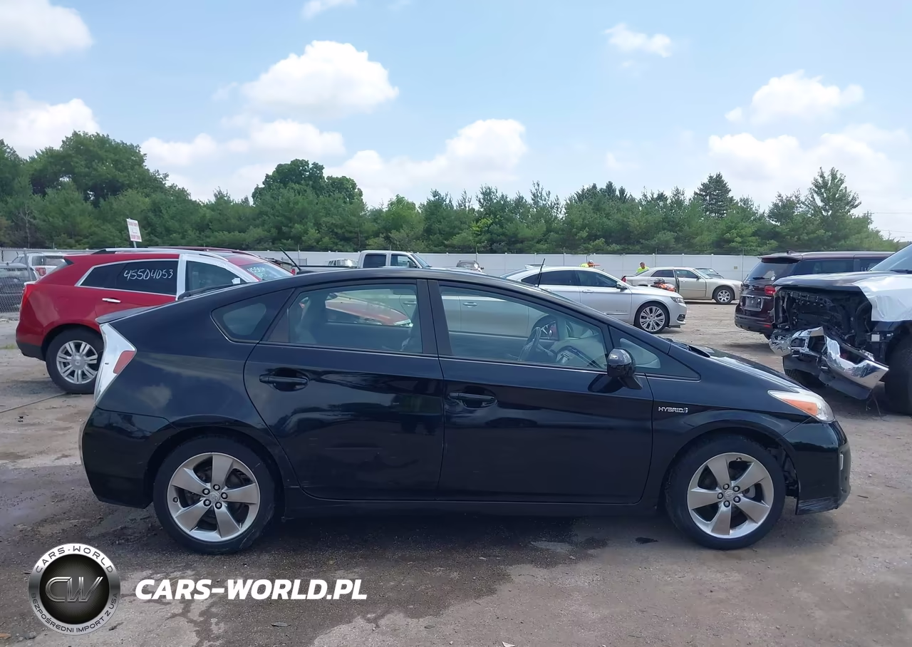 2013 Toyota Prius Three Se VIN:JTDKN3DU5D5624300 - 13