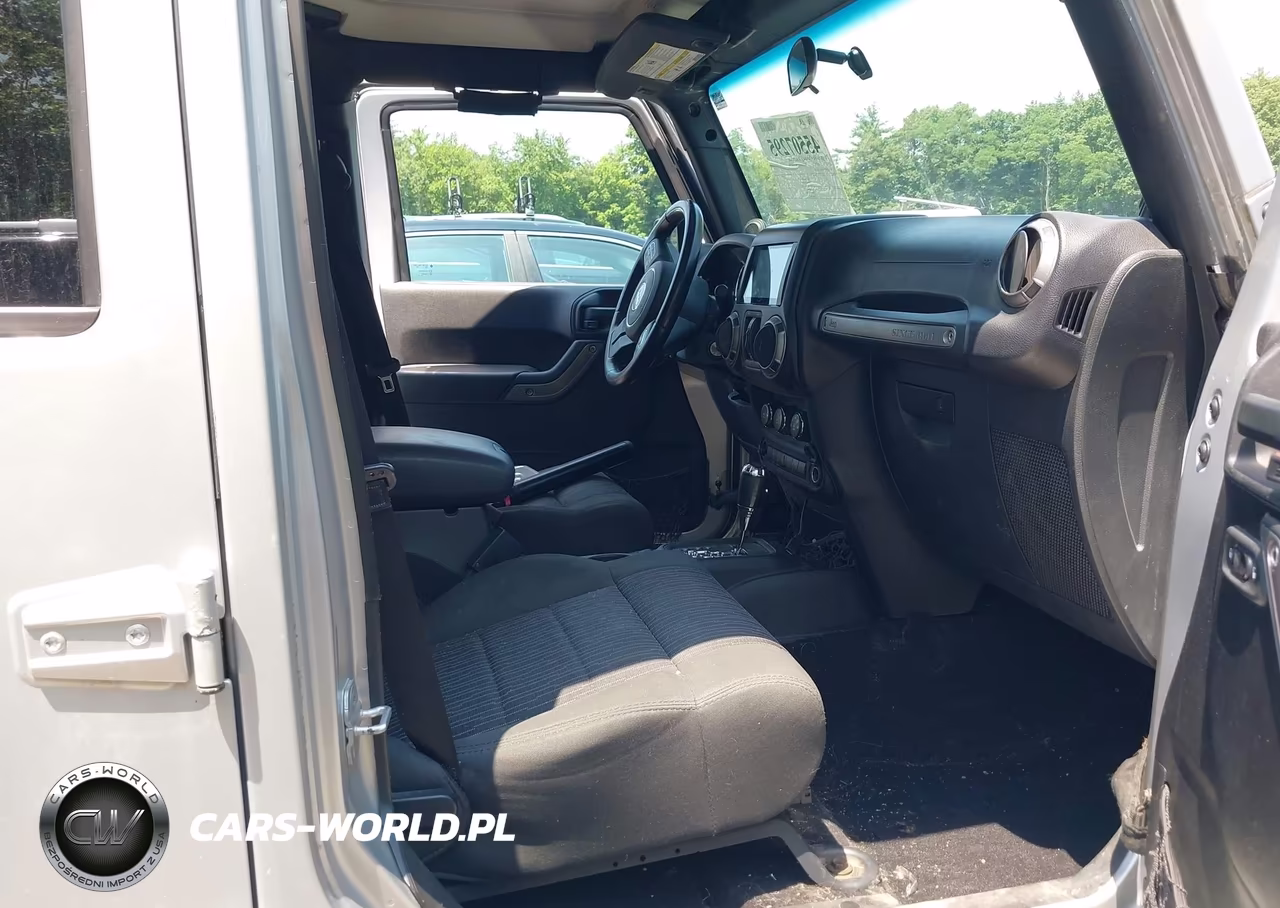 2012 Jeep Wrangler Unlimited Sport VIN:1C4BJWDG5CL181745 - 5