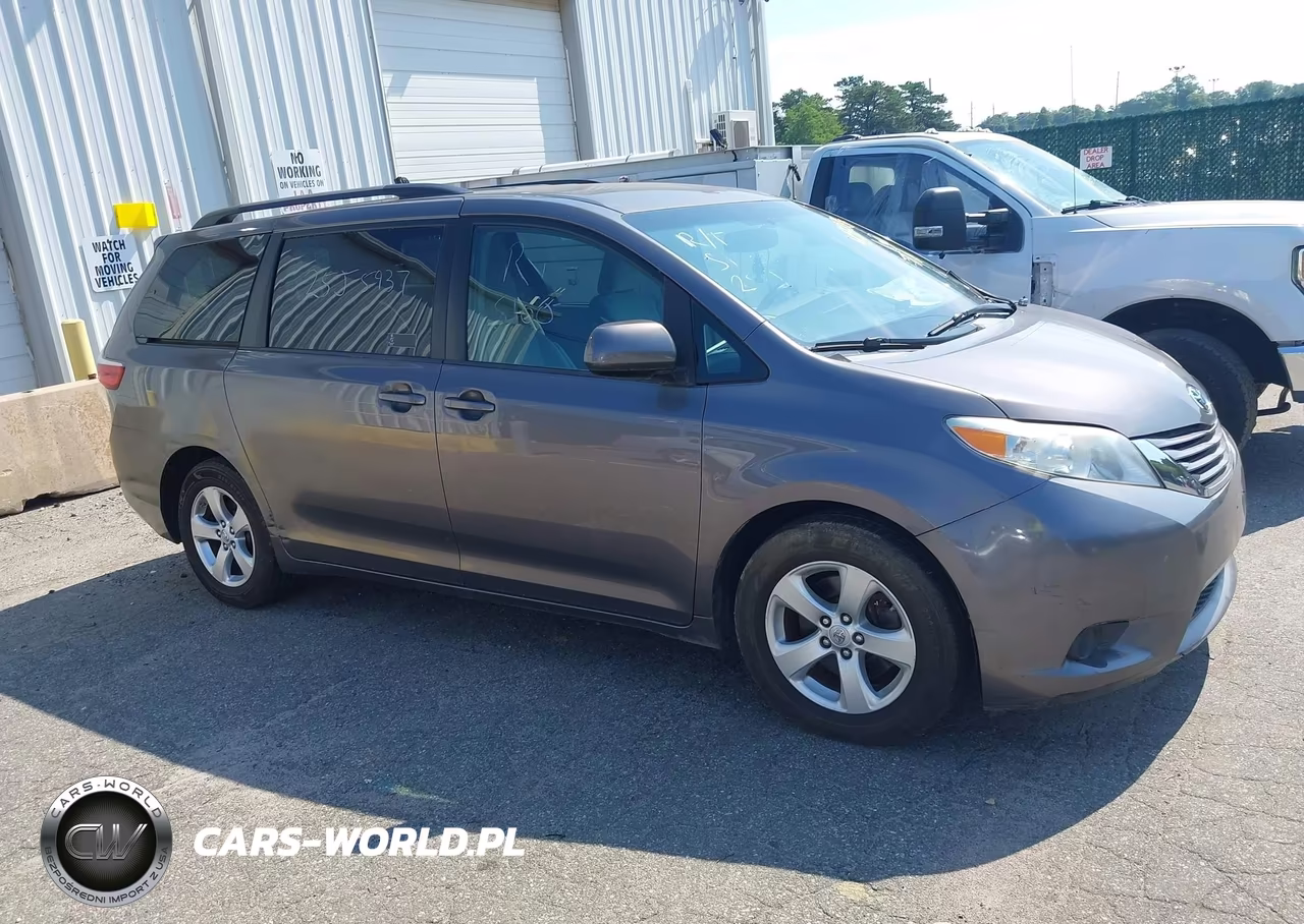 2015 Toyota Sienna Le 8 Passenger VIN:5TDKK3DC7FS630614 - 13