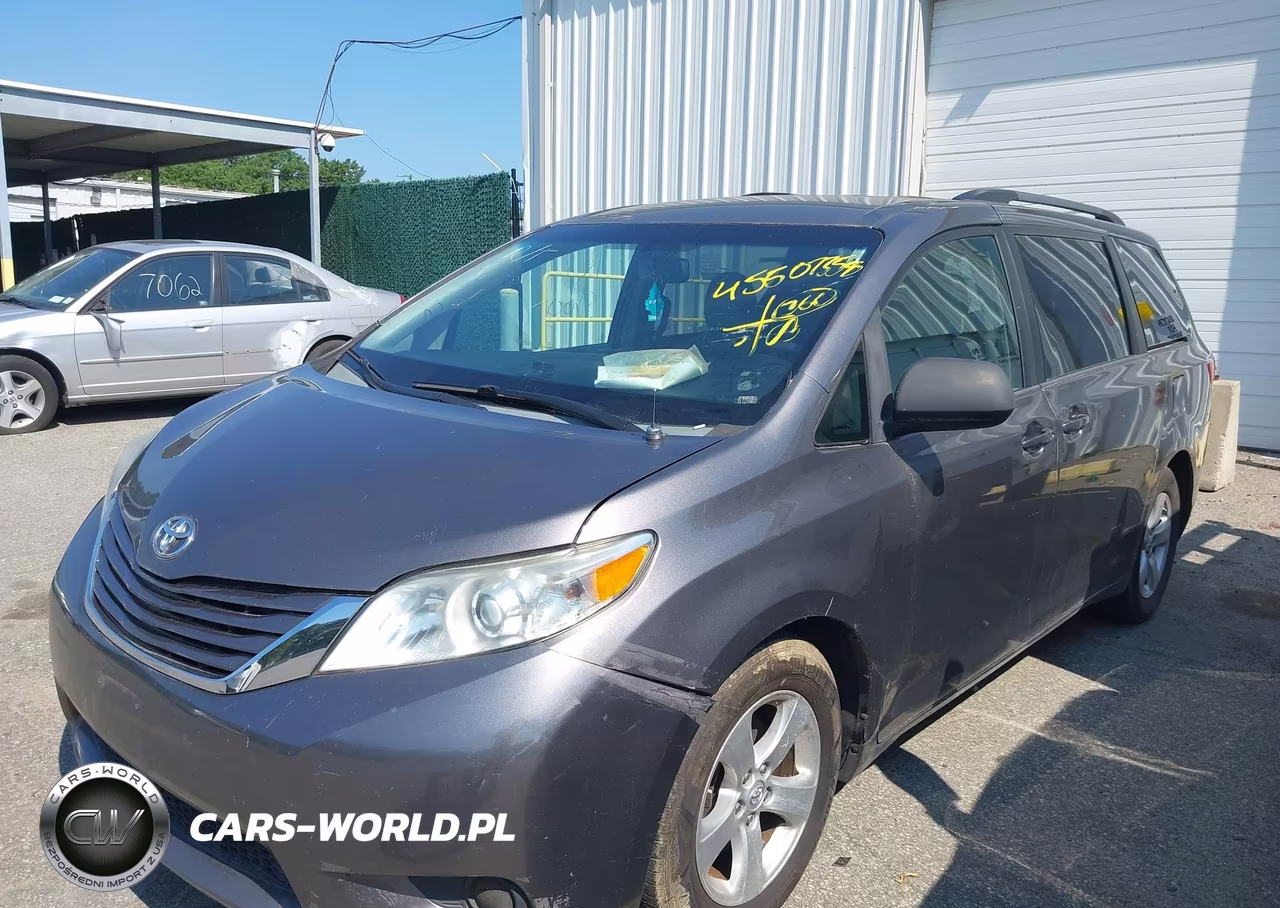 2015 Toyota Sienna Le 8 Passenger VIN:5TDKK3DC7FS630614 - 14