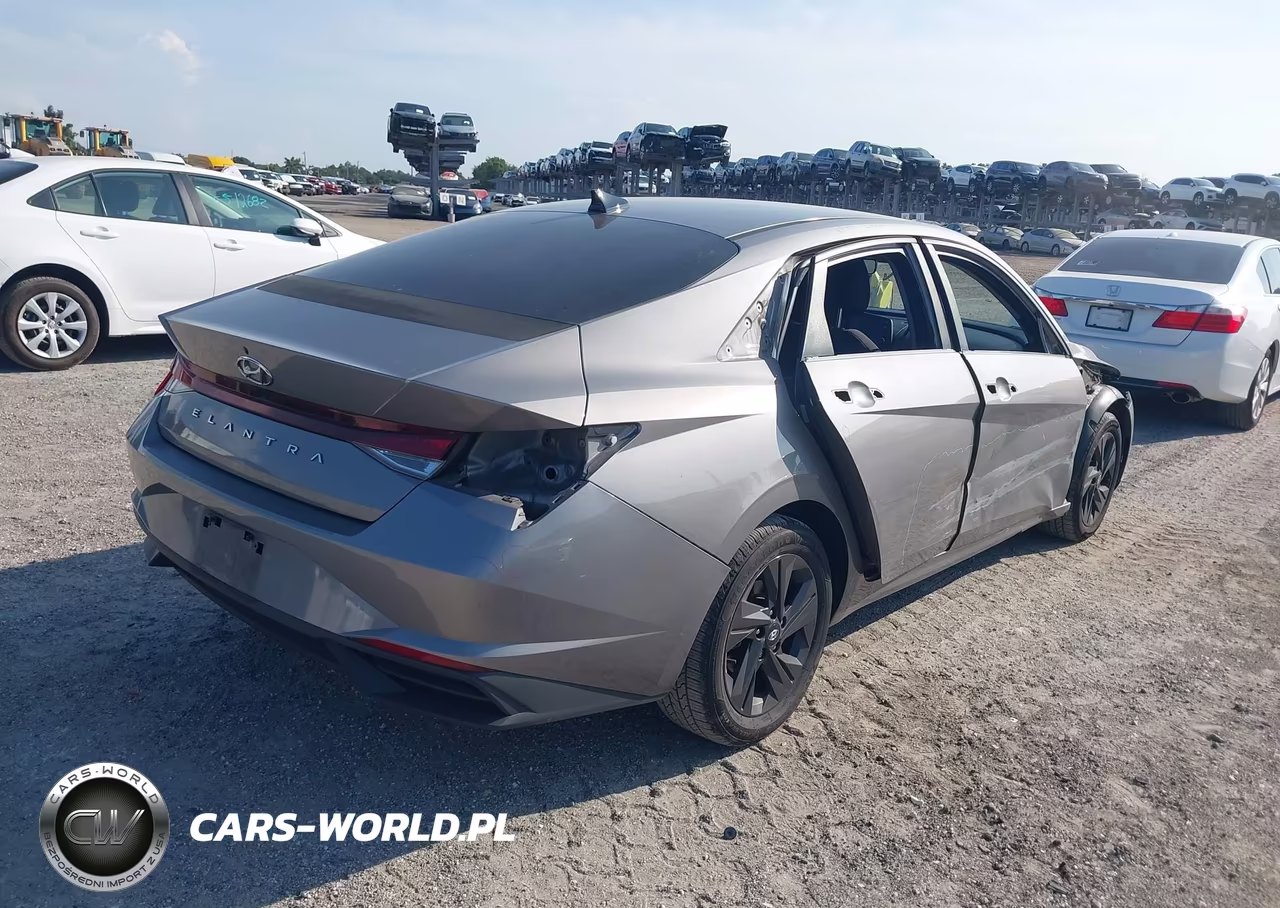 2021 Hyundai Elantra Sel VIN:KMHLM4AG6MU173858 - 4