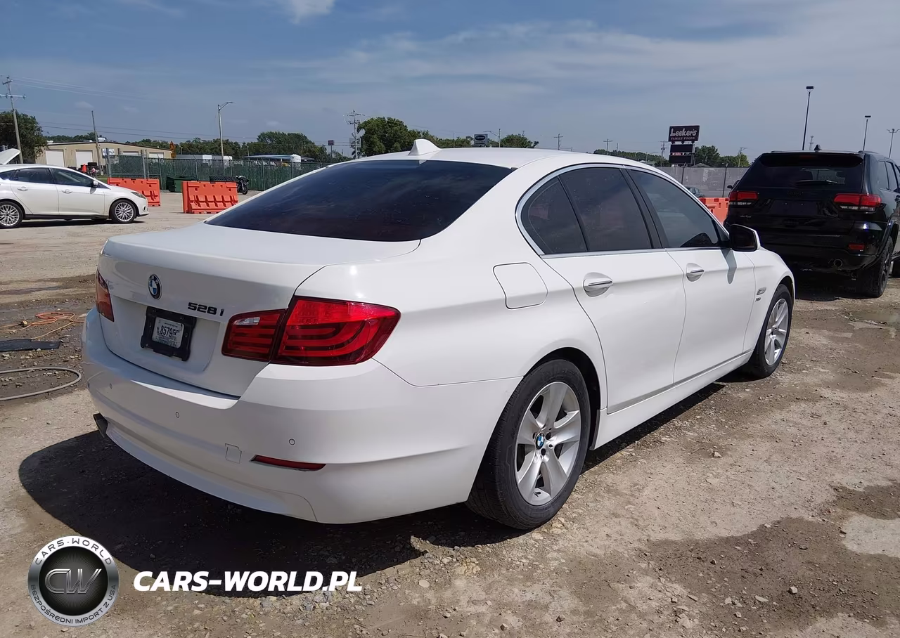 2012 BMW 528I xDrive VIN:WBAXH5C53CDW08374 - 4