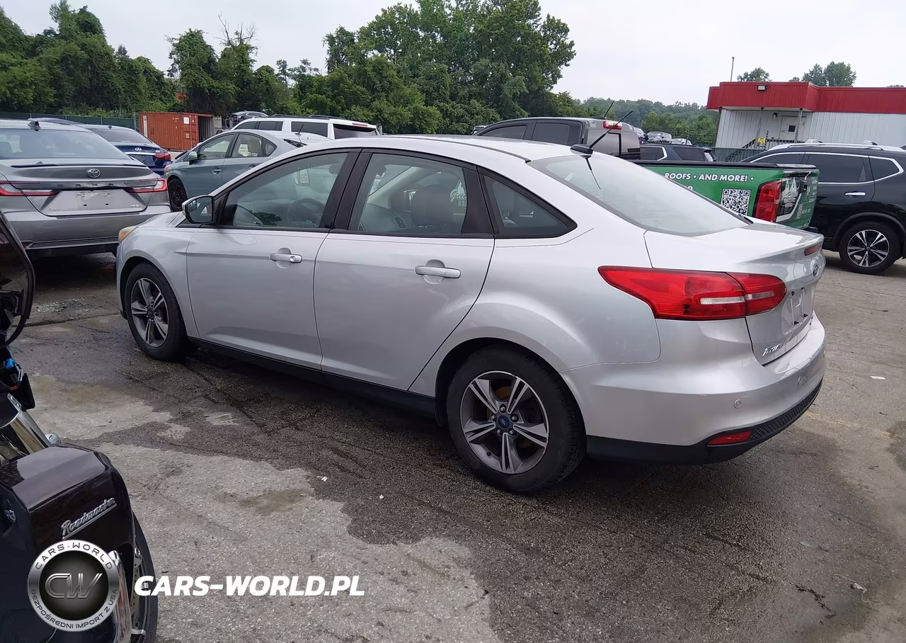 2016 Ford Focus Se VIN:1FADP3F21GL374820 - 3