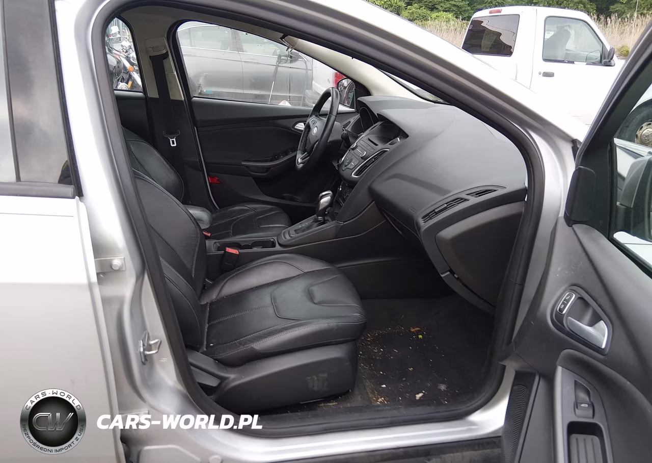 2016 Ford Focus Se VIN:1FADP3F21GL374820 - 5