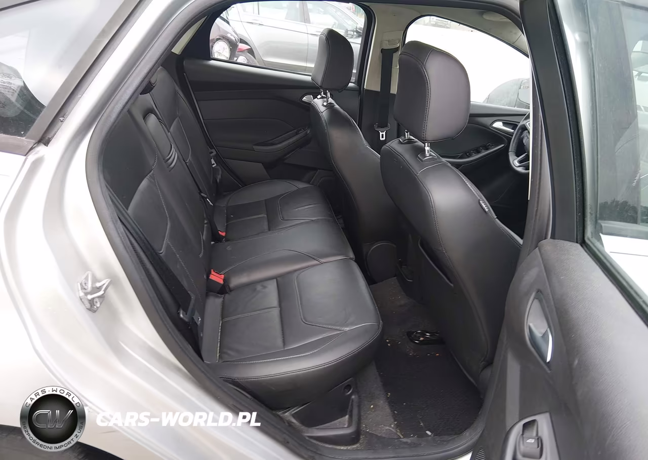 2016 Ford Focus Se VIN:1FADP3F21GL374820 - 8