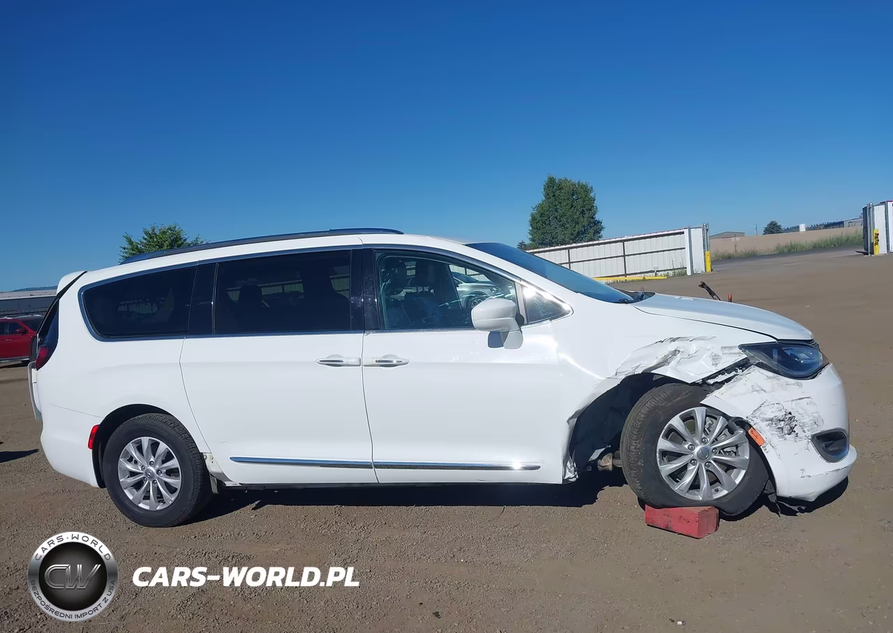 2019 Chrysler Pacifica Touring L VIN:2C4RC1BG4KR732428 - 14