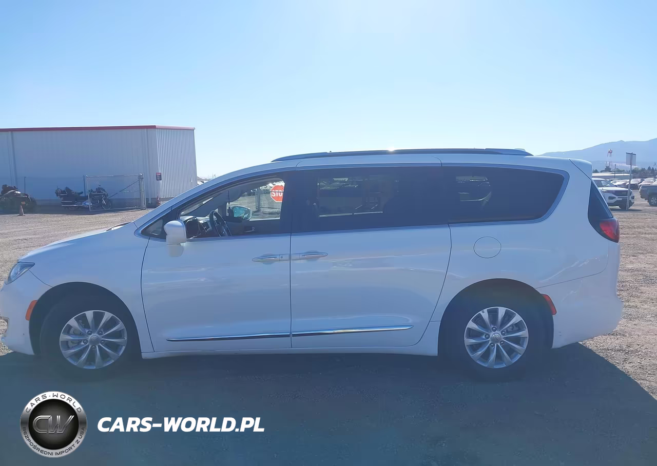 2019 Chrysler Pacifica Touring L VIN:2C4RC1BG4KR732428 - 15