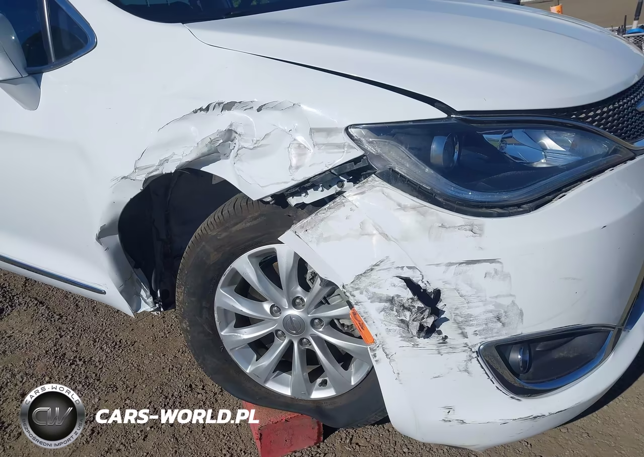 2019 Chrysler Pacifica Touring L VIN:2C4RC1BG4KR732428 - 18