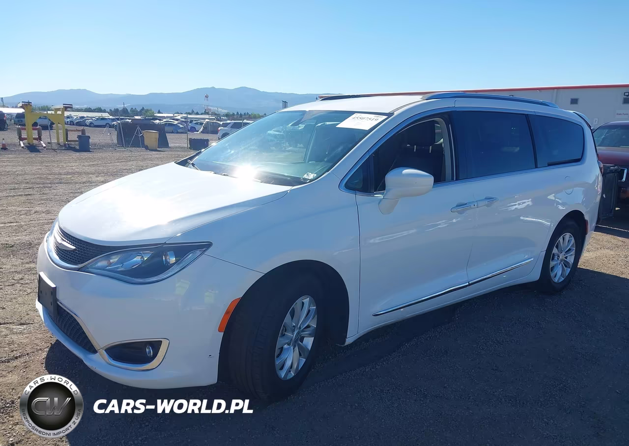 2019 Chrysler Pacifica Touring L VIN:2C4RC1BG4KR732428 - 2