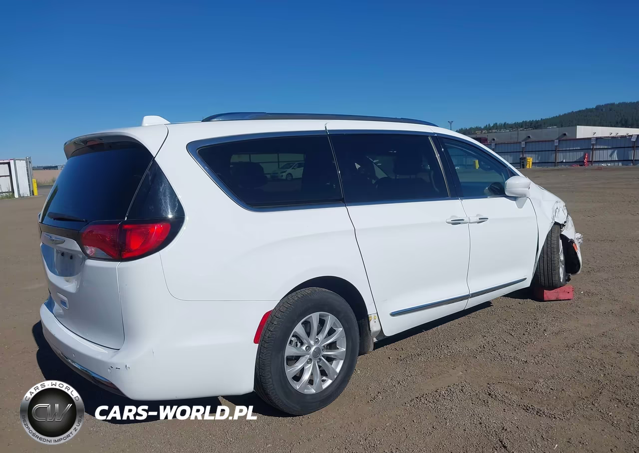 2019 Chrysler Pacifica Touring L VIN:2C4RC1BG4KR732428 - 4