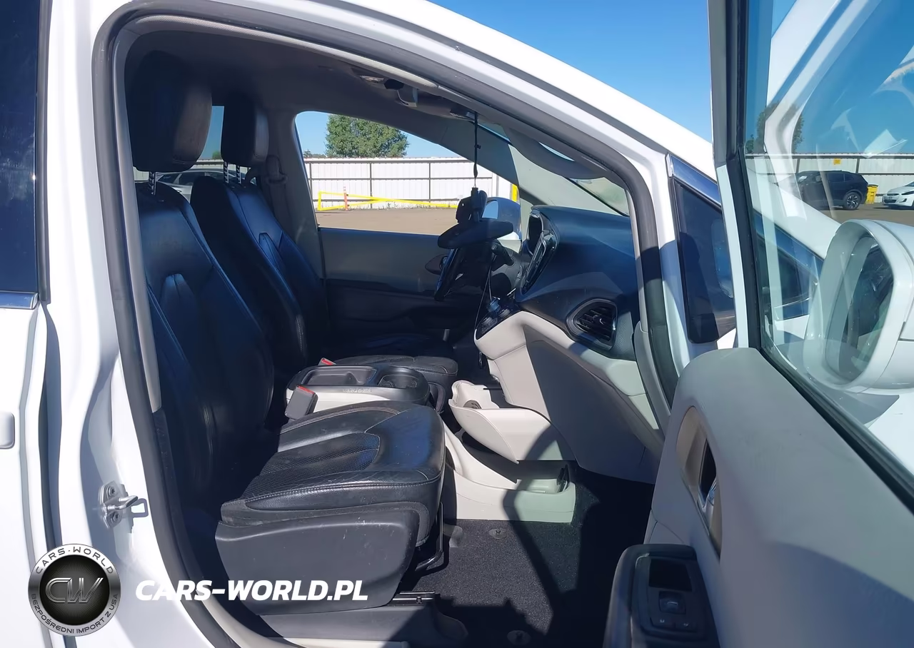 2019 Chrysler Pacifica Touring L VIN:2C4RC1BG4KR732428 - 5