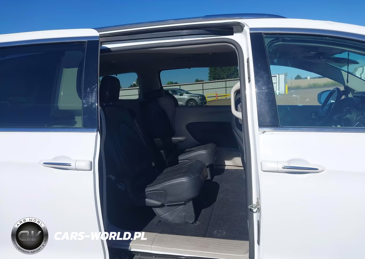 2019 Chrysler Pacifica Touring L VIN:2C4RC1BG4KR732428 - 8
