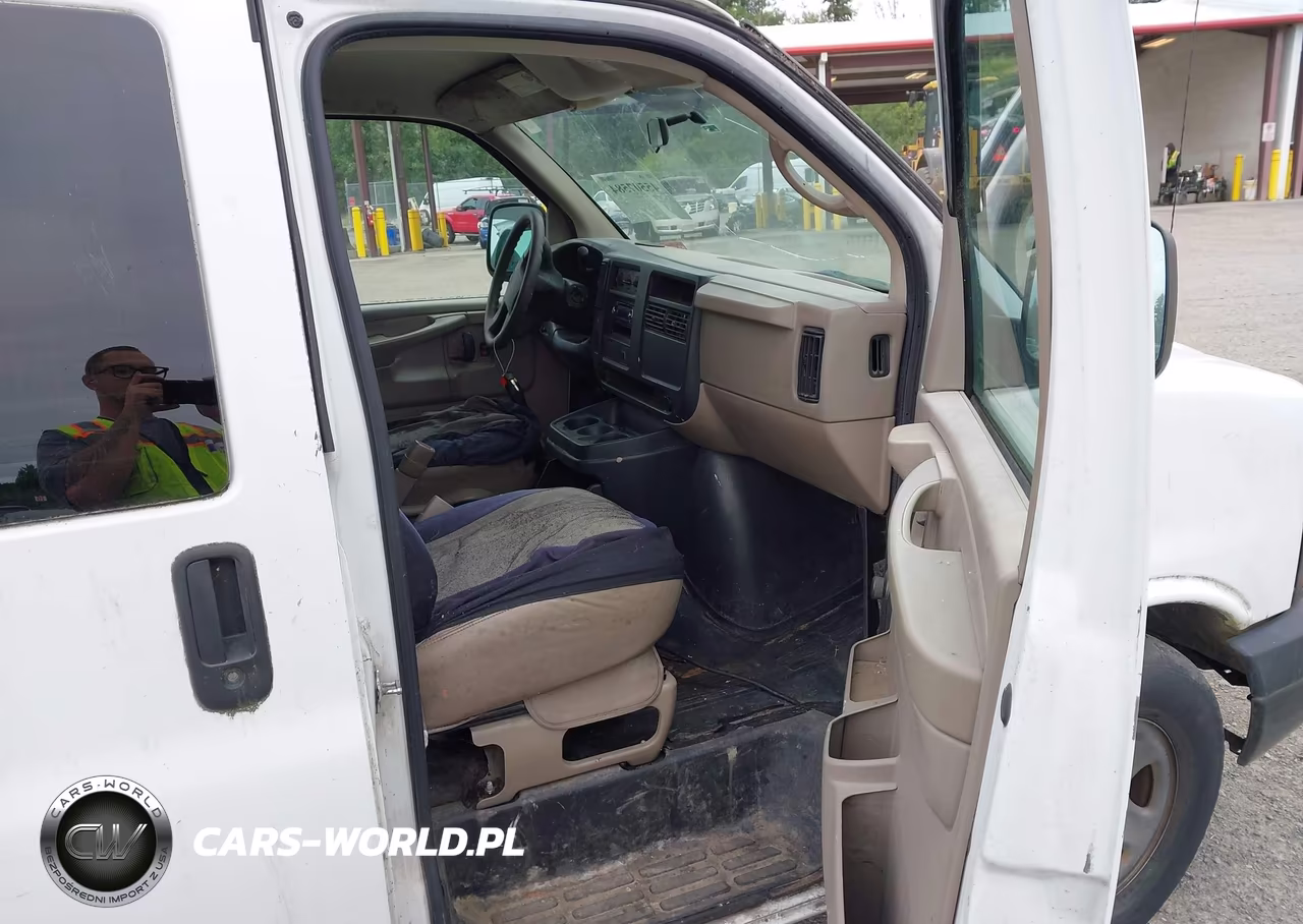 2004 Chevrolet Express VIN:1GCFG15X241215123 - 5