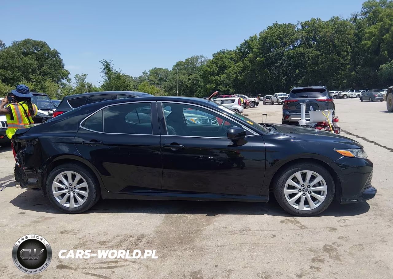 2019 Toyota Camry Le VIN:4T1B11HK1KU240103 - 14