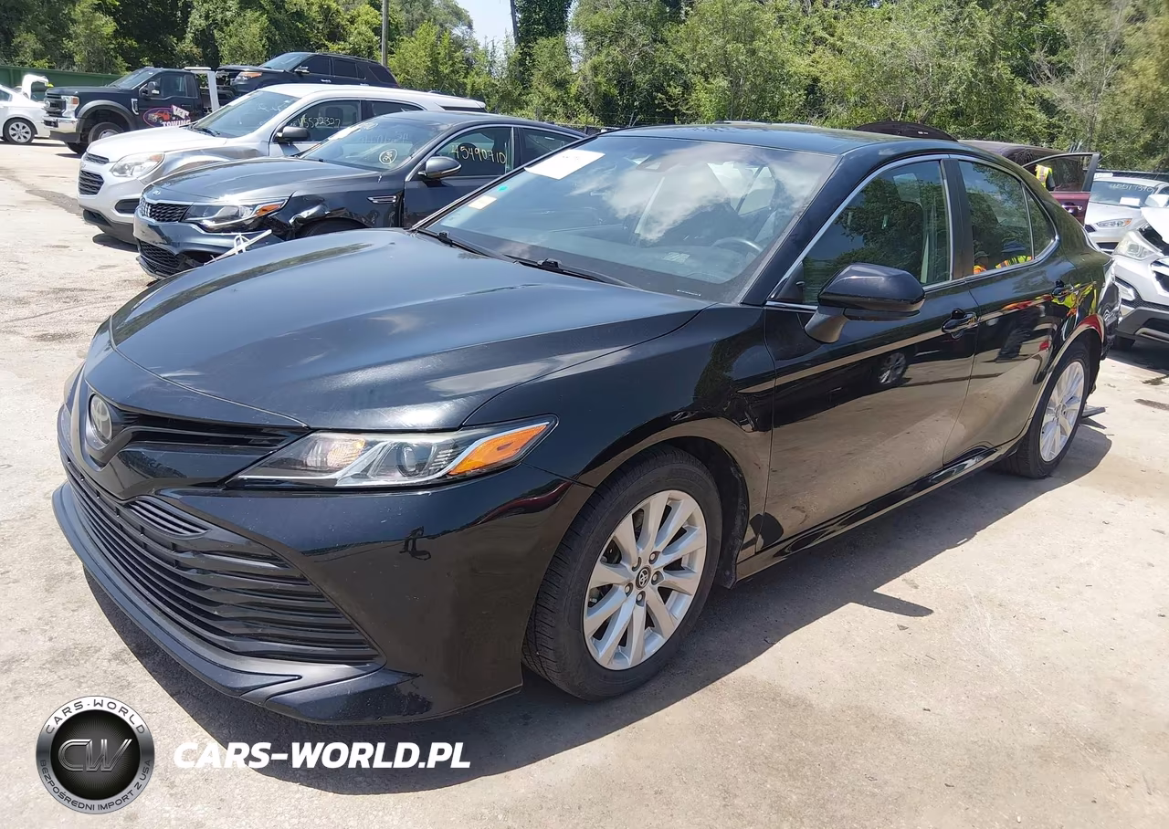 2019 Toyota Camry Le VIN:4T1B11HK1KU240103 - 2