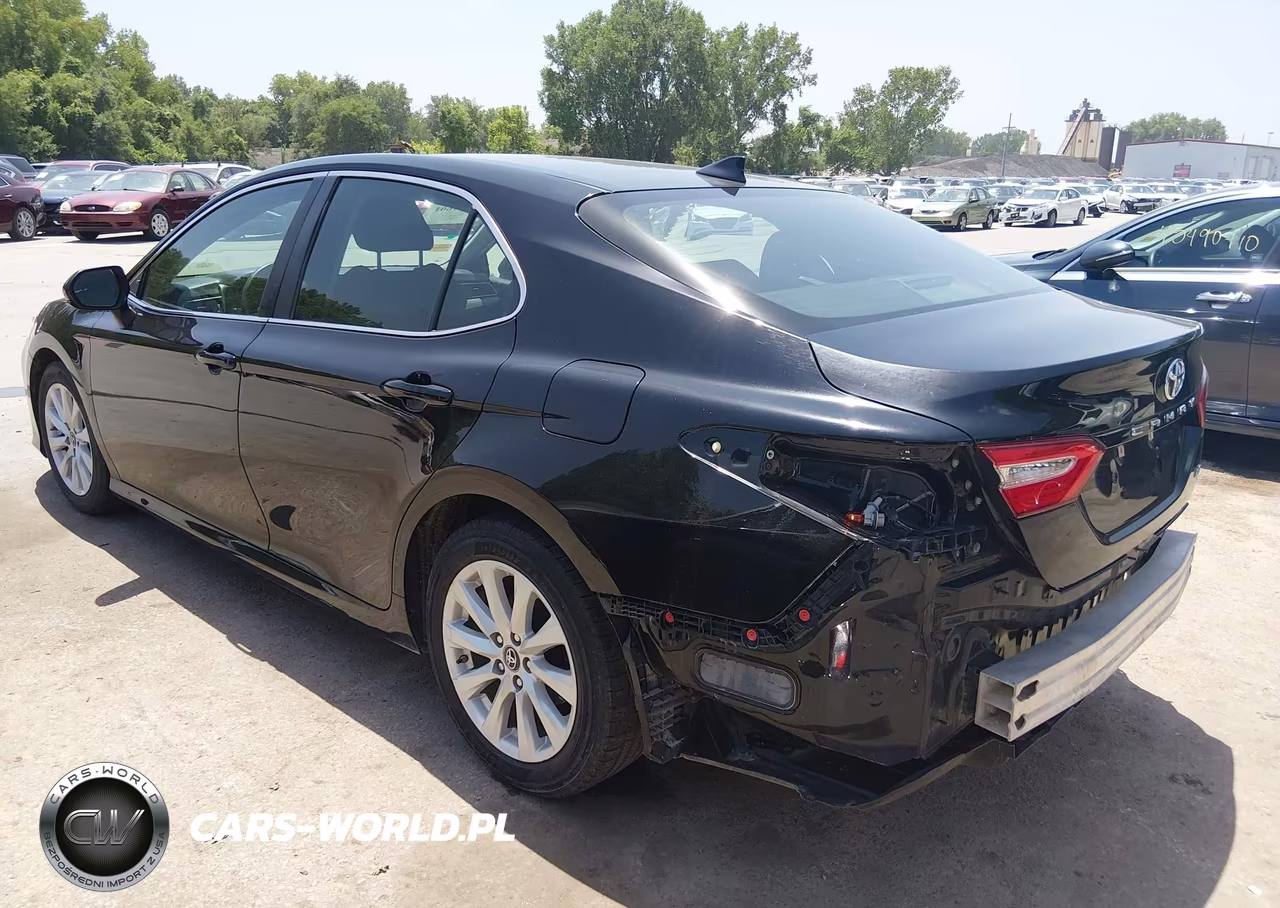 2019 Toyota Camry Le VIN:4T1B11HK1KU240103 - 3