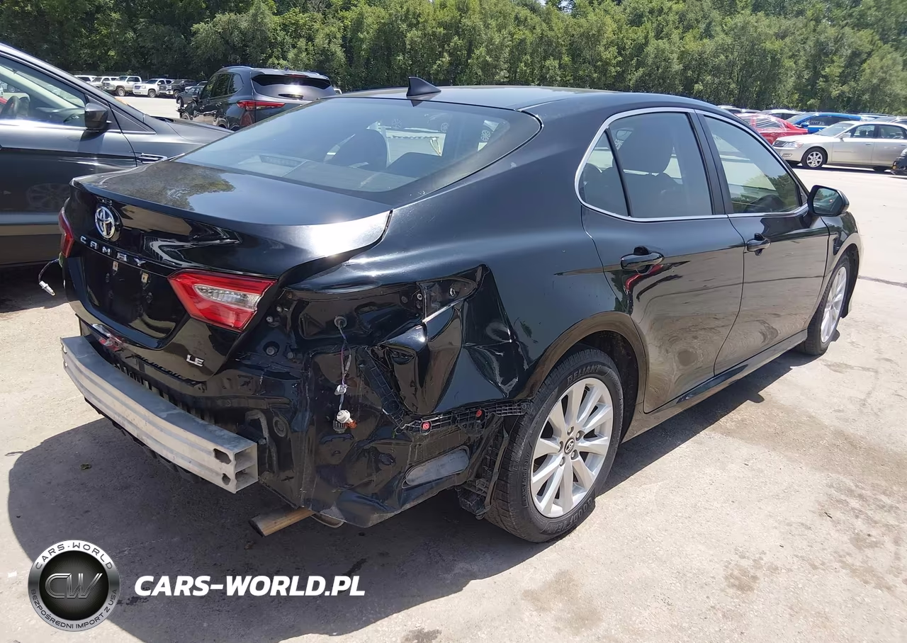 2019 Toyota Camry Le VIN:4T1B11HK1KU240103 - 4