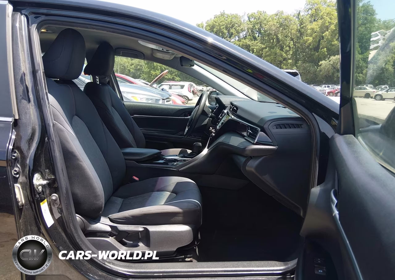2019 Toyota Camry Le VIN:4T1B11HK1KU240103 - 5
