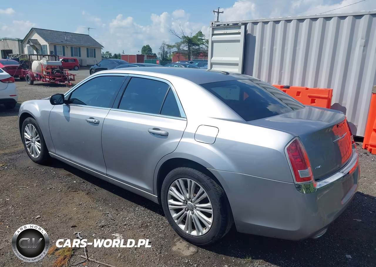 2014 Chrysler 300 VIN:2C3CCARG7EH337329 - 3