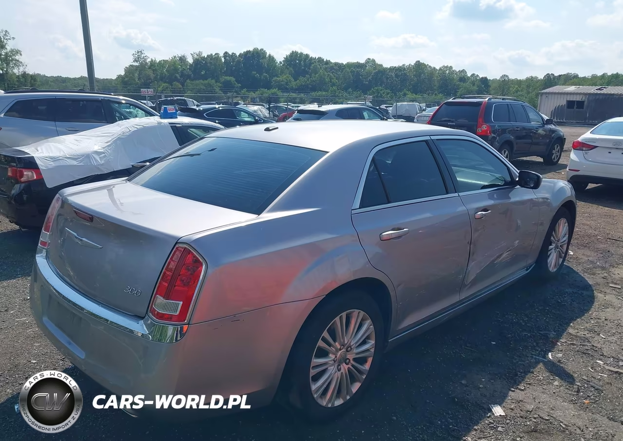 2014 Chrysler 300 VIN:2C3CCARG7EH337329 - 4