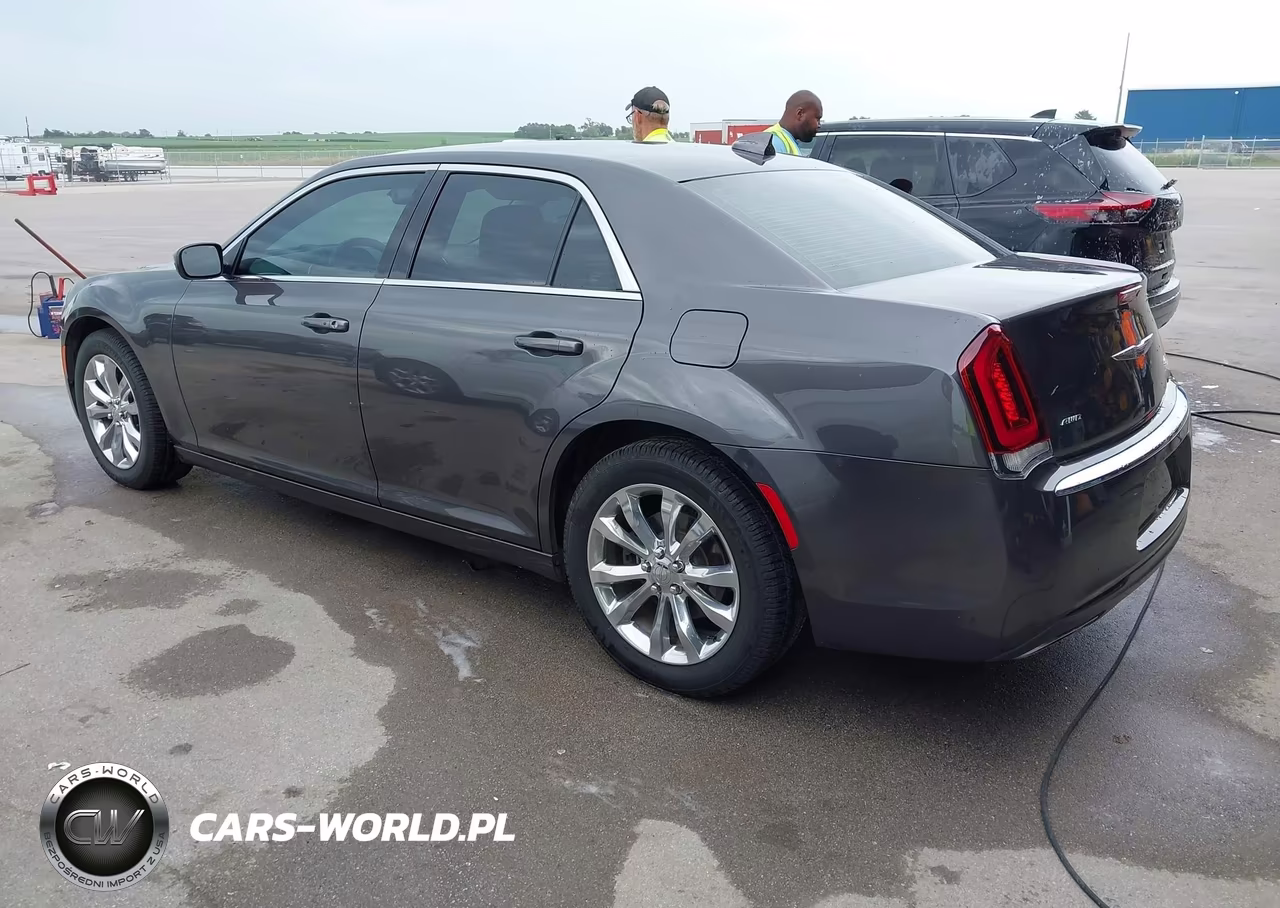 2016 Chrysler 300 Limited VIN:2C3CCARG0GH217018 - 3