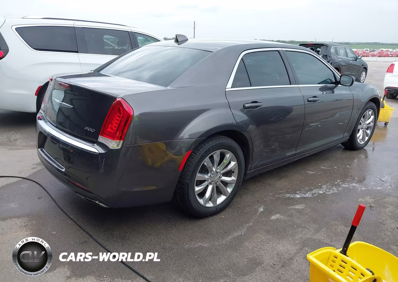 2016 Chrysler 300 Limited VIN:2C3CCARG0GH217018 - 4