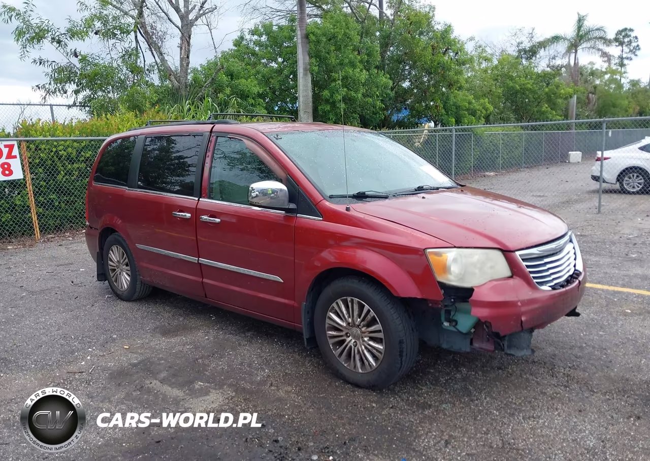 2013 Chrysler Town & Country Touring-L – zdjęcie 1 z 16