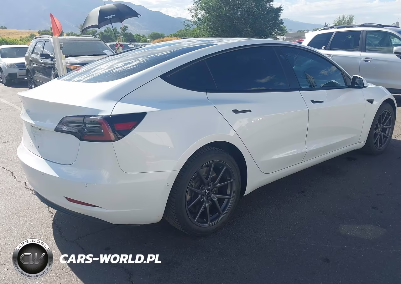 2018 Tesla Model 3 Long Range-Performance VIN:5YJ3E1EB9JF100065 - 4