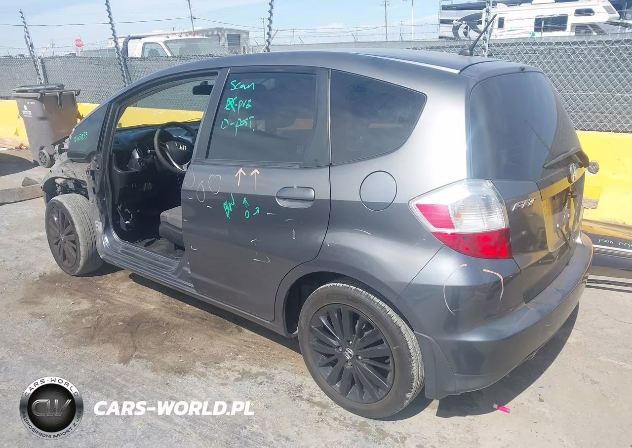 2013 Honda Fit VIN:JHMGE8H36DC037716 - 3
