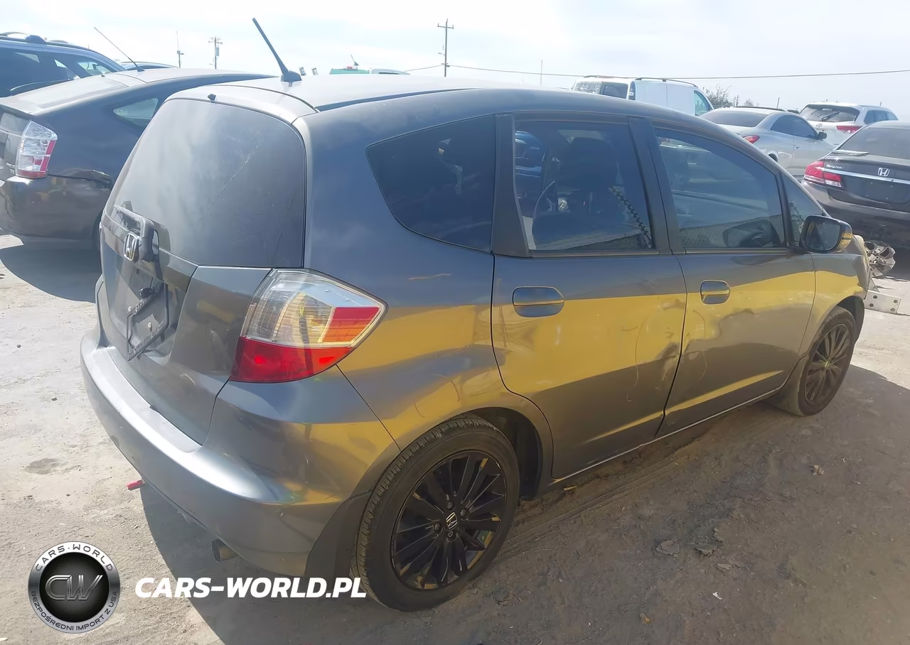 2013 Honda Fit VIN:JHMGE8H36DC037716 - 4