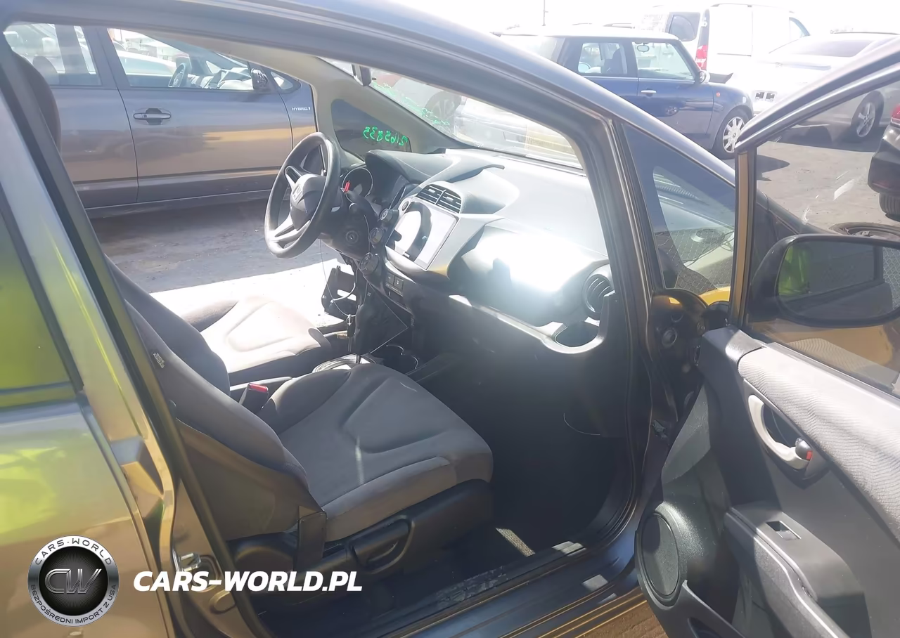 2013 Honda Fit VIN:JHMGE8H36DC037716 - 5