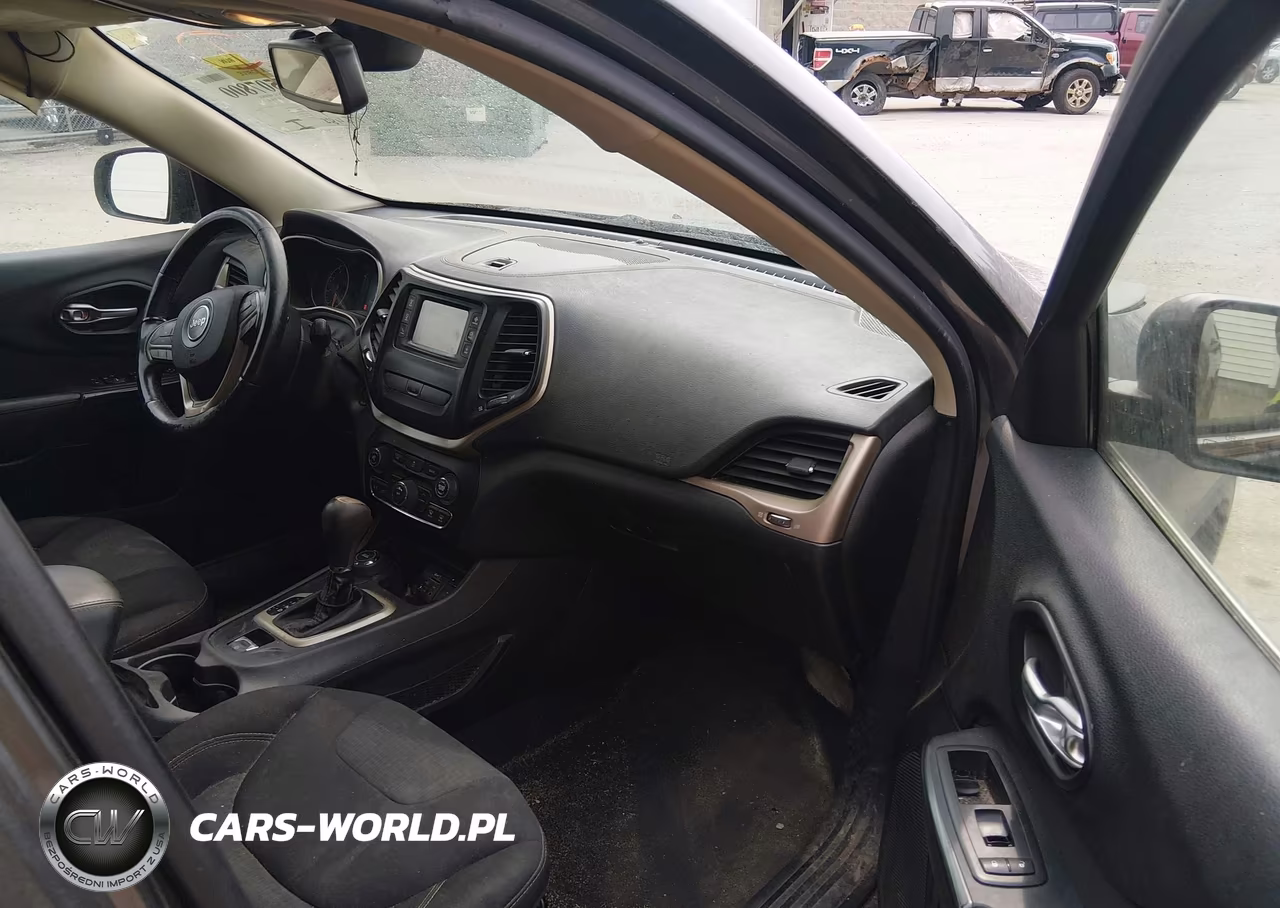 2016 Jeep Cherokee Latitude VIN:1C4PJMCB6GW375351 - 5